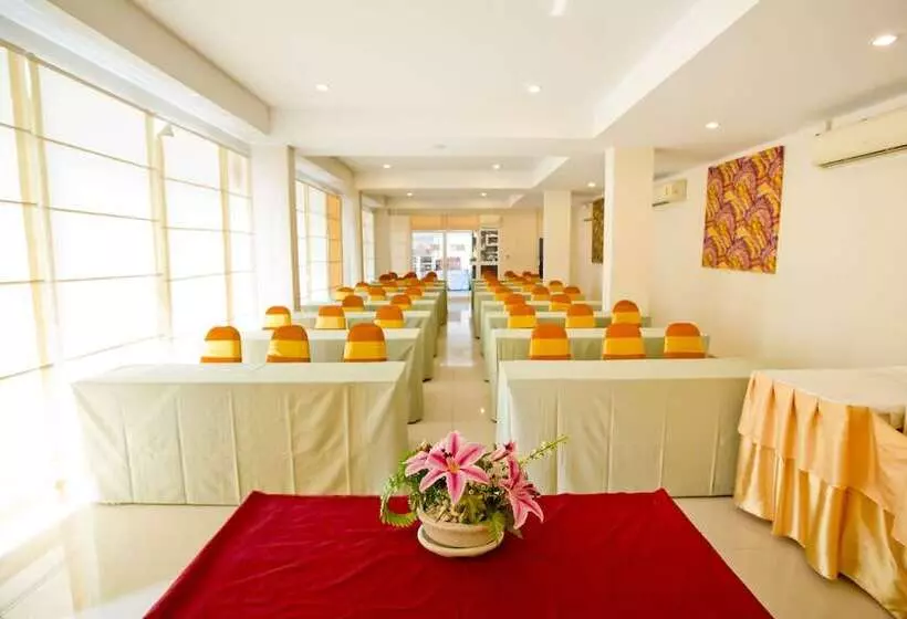 هتل Sinsuvarn Airport Suite