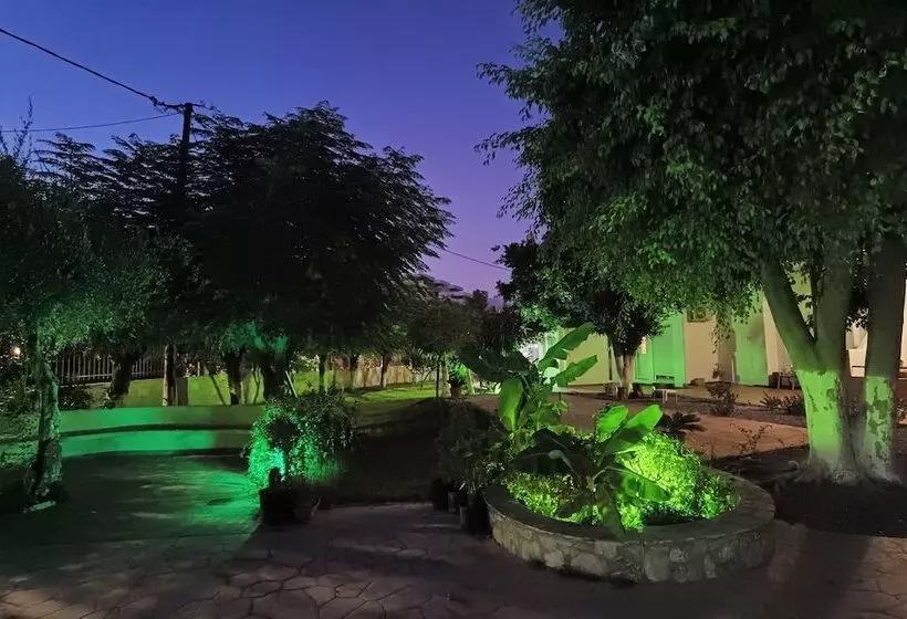 Vlycha Beach Studios & Apartments