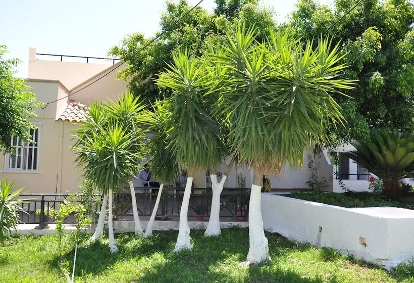 Vlycha Beach Studios & Apartments