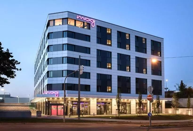 ホテル Moxy Stuttgart Feuerbach