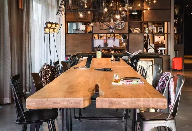 ホテル Moxy Stuttgart Feuerbach