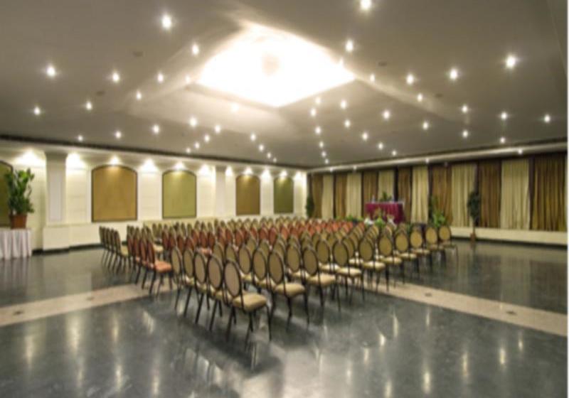 בית מלון כפרי Clarks Inn Pacific Mall