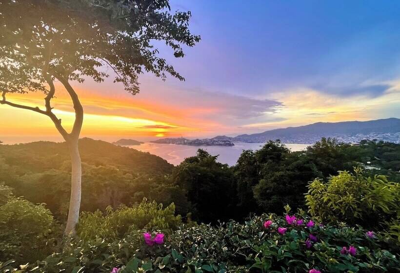 Отель Encanto Acapulco