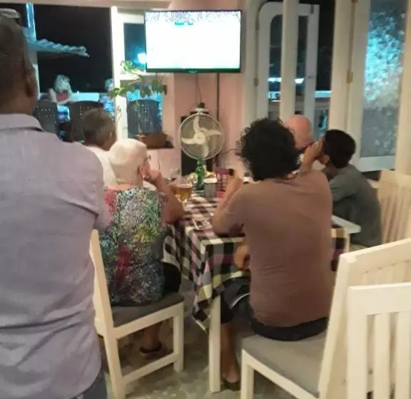 酒店 Gaffinos Beach Resort