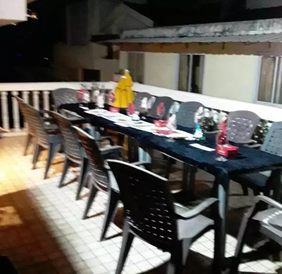 酒店 Gaffinos Beach Resort