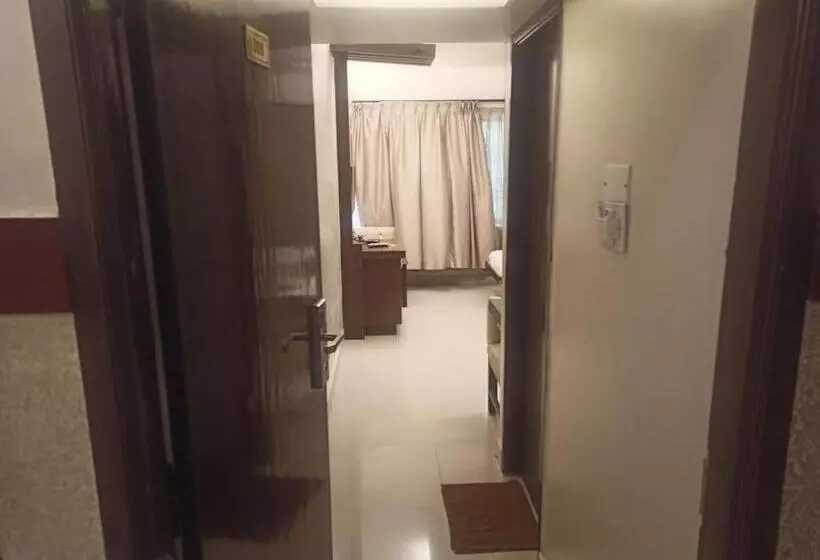 هتل Golden Residency, Gandhi Nagar Bangalore