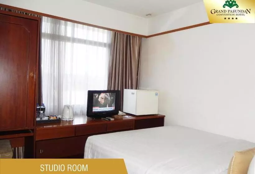 Отель Grand Pasundan Convention