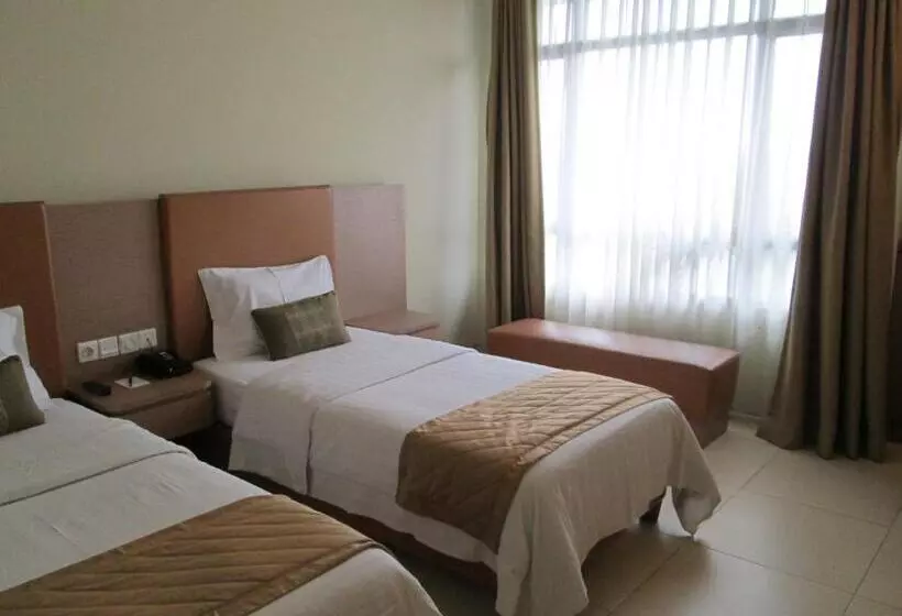 Отель Grand Pasundan Convention