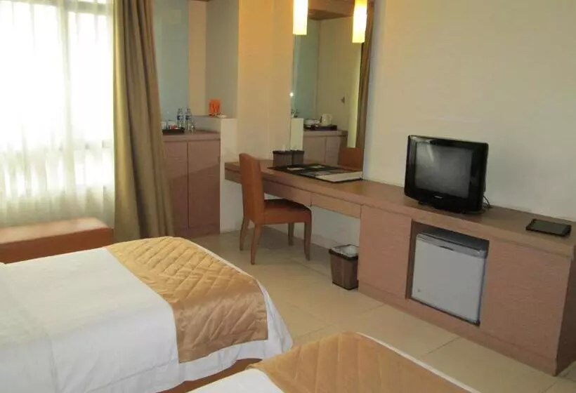 Отель Grand Pasundan Convention