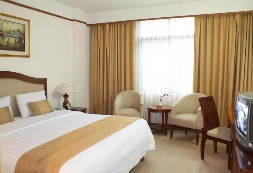 Отель Grand Pasundan Convention