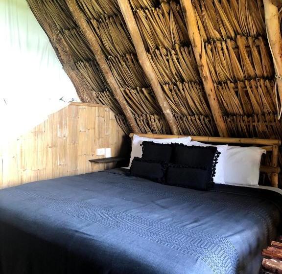 فندق I Scream House