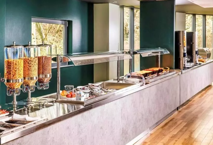 Отель Travelodge Heathrow Terminal 5