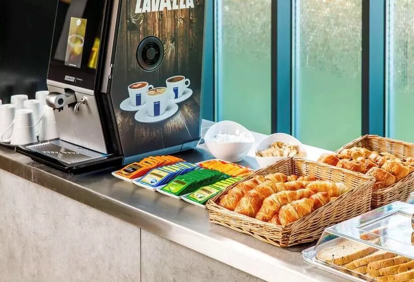 Отель Travelodge Heathrow Terminal 5