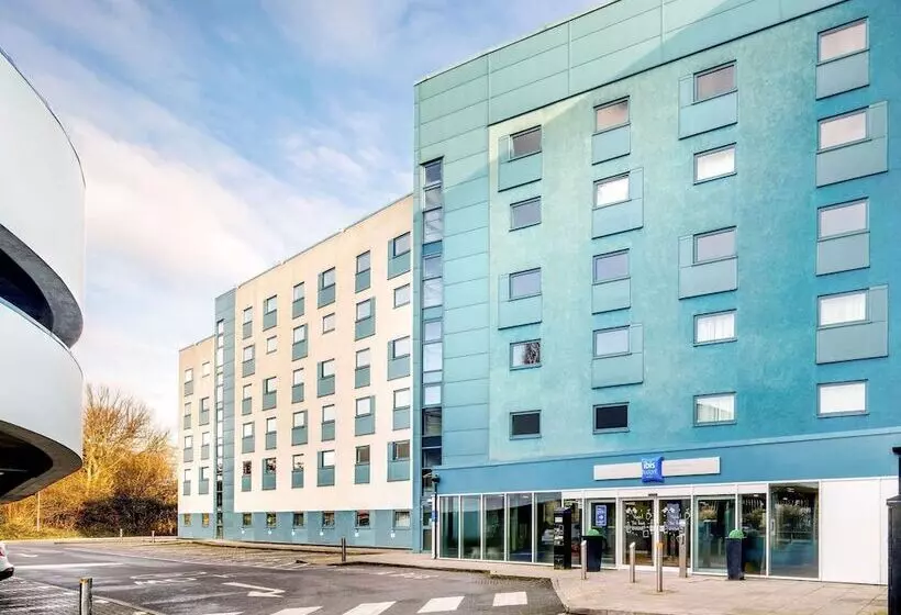 Отель Travelodge Heathrow Terminal 5