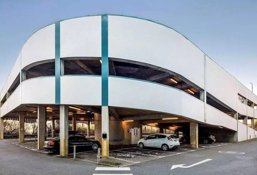 Отель Travelodge Heathrow Terminal 5