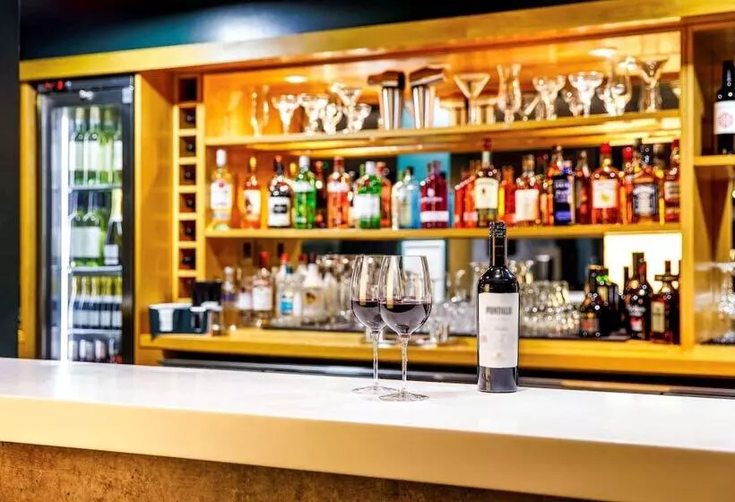 Отель Travelodge Heathrow Terminal 5