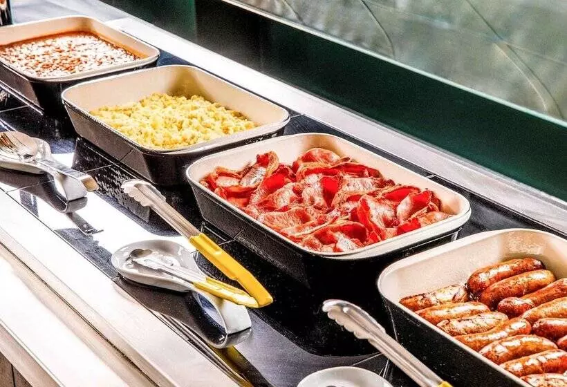 Отель Travelodge Heathrow Terminal 5