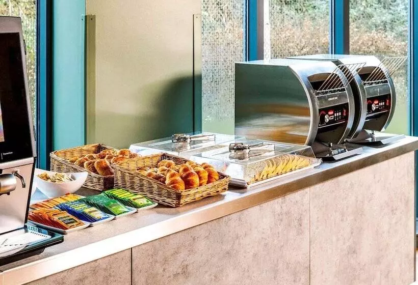 Отель Travelodge Heathrow Terminal 5