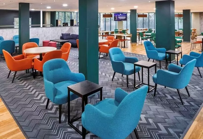 Отель Travelodge Heathrow Terminal 5