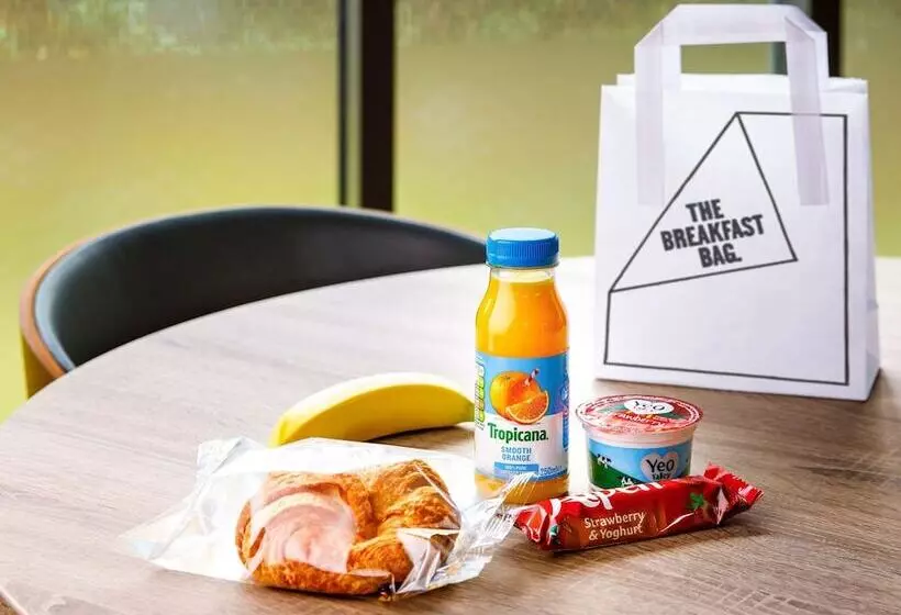 Отель Travelodge Heathrow Terminal 5