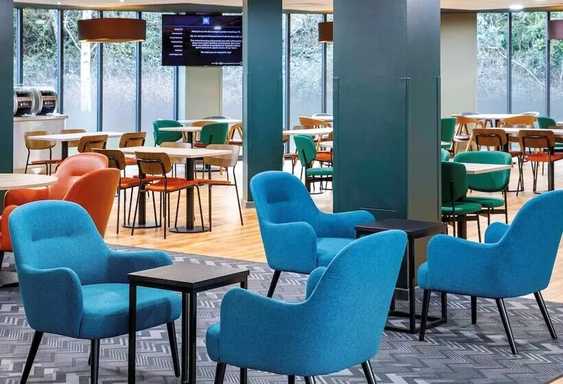 Отель Travelodge Heathrow Terminal 5