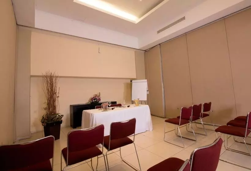 Отель Mision Grand Valle De Bravo