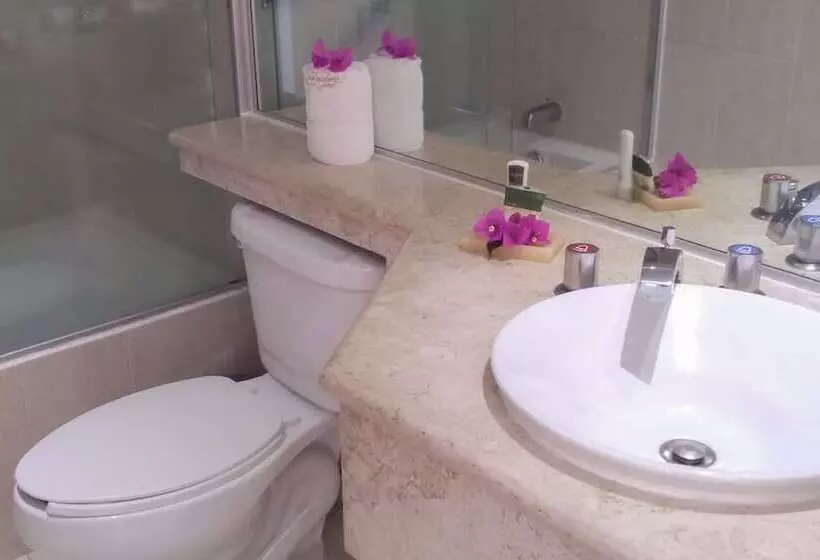 Отель Mision Grand Valle De Bravo