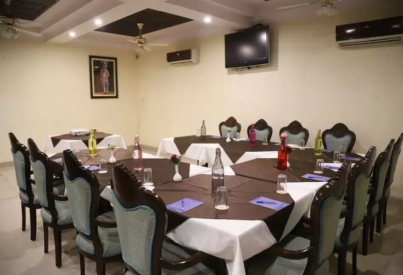 בית מלון כפרי Residency Palace