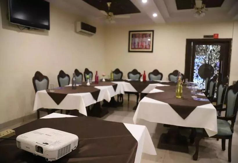 בית מלון כפרי Residency Palace