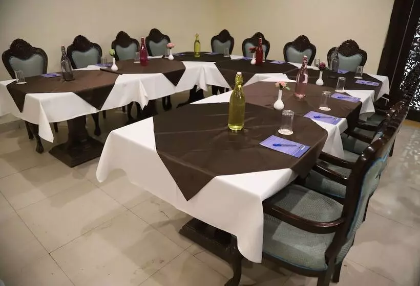 בית מלון כפרי Residency Palace