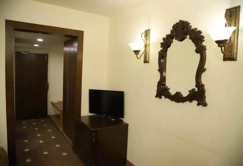 בית מלון כפרי Residency Palace