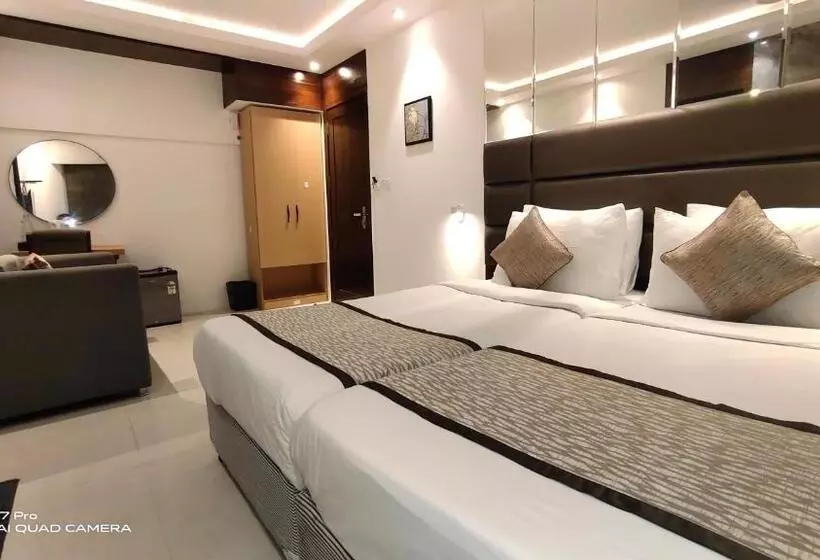 Hotel Supreme   Cuffe Parade