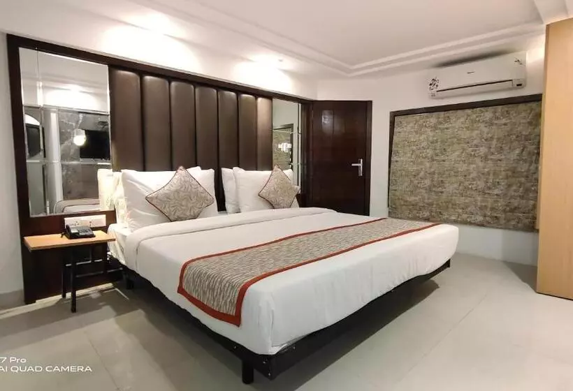 Hotel Supreme   Cuffe Parade