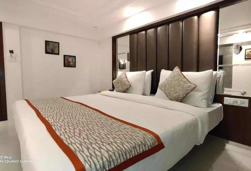 Hotel Supreme   Cuffe Parade