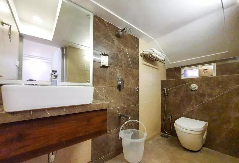 Hotel Supreme   Cuffe Parade