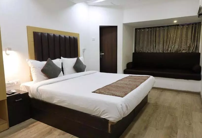 Hotel Supreme   Cuffe Parade