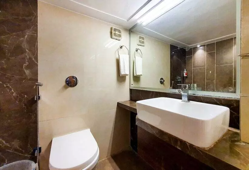 Hotel Supreme   Cuffe Parade