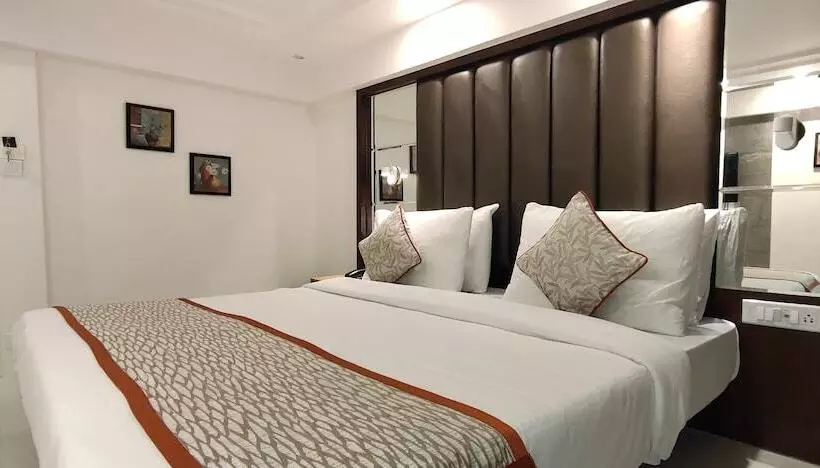 Hotel Supreme   Cuffe Parade