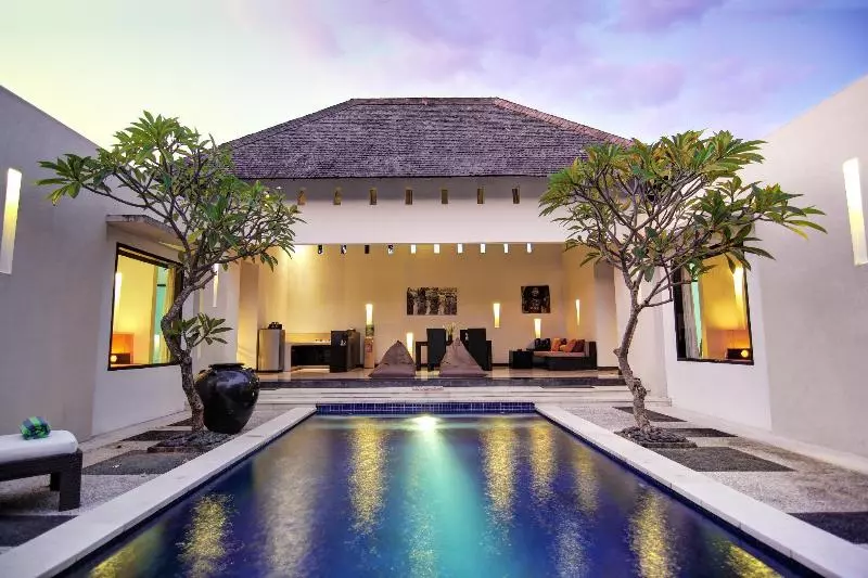 호텔 The Seminyak Suite  Private Villa
