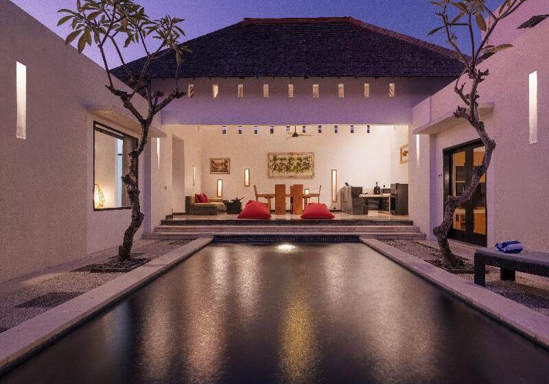 Szálloda The Seminyak Suite Private Villa
