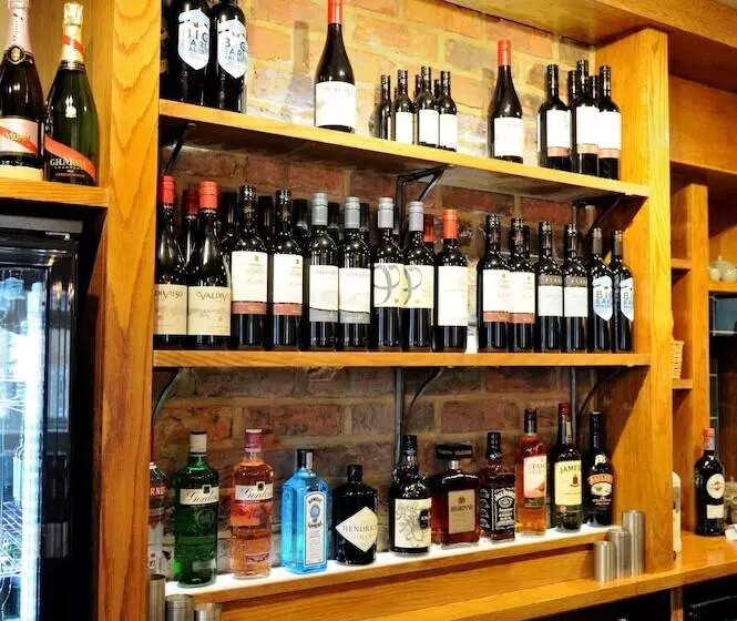 Отель White Hart By Chef & Brewer Collection