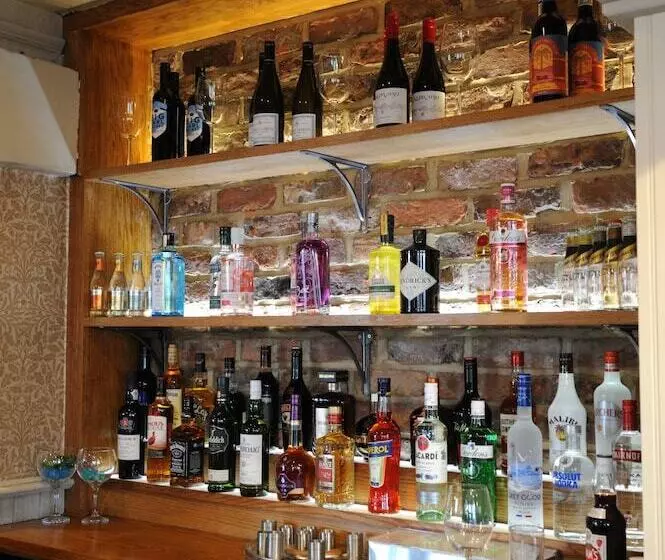 Отель White Hart By Chef & Brewer Collection