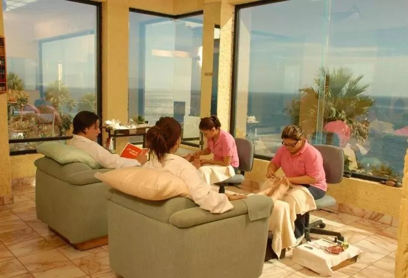 Las Rocas Resort And Spa