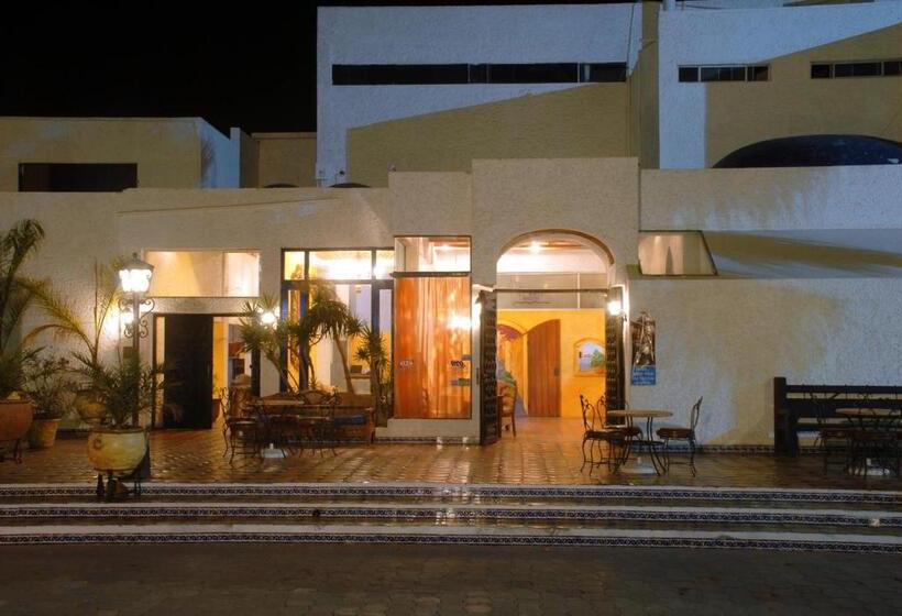 Las Rocas Resort And Spa