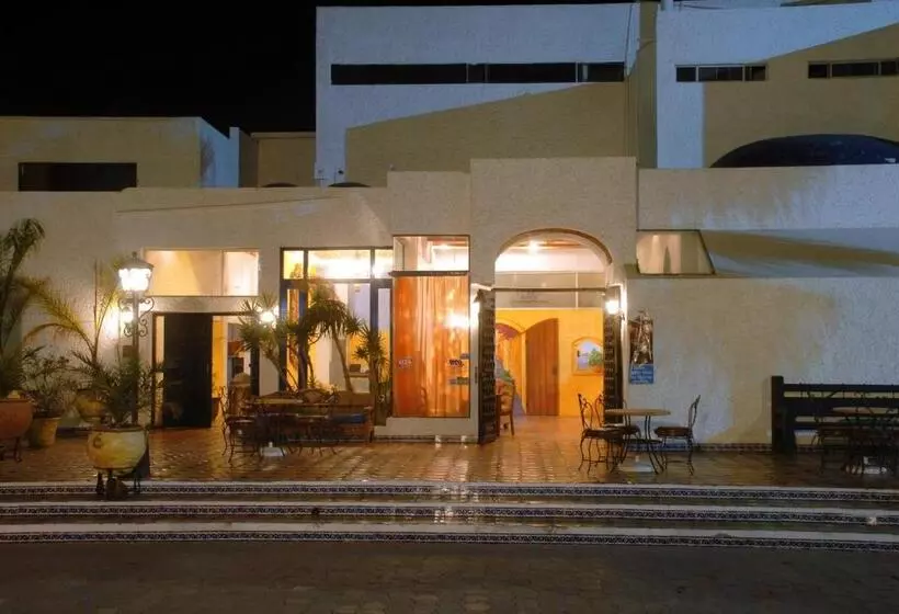 Las Rocas Resort And Spa