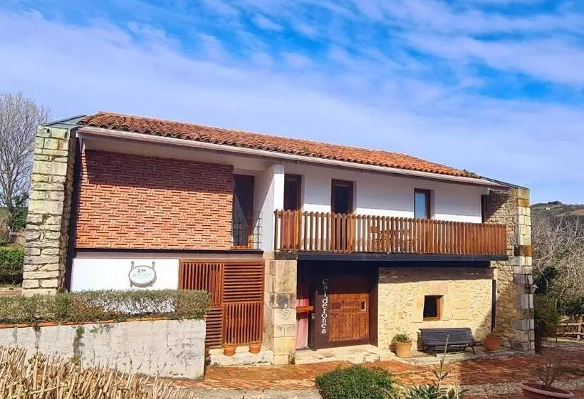 פנסיון Posada Los Calderones