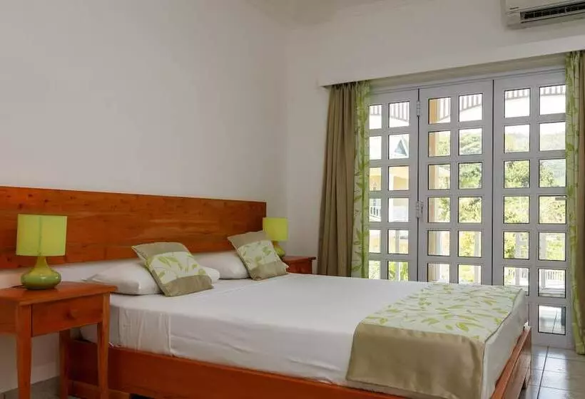 پانسیون Captain's Villa