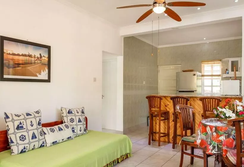 پانسیون Captain's Villa