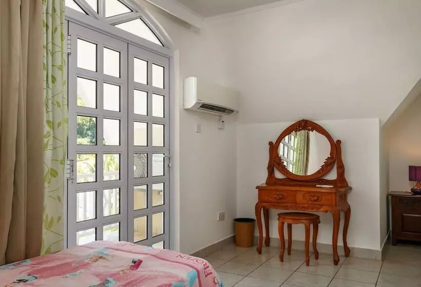 پانسیون Captain's Villa