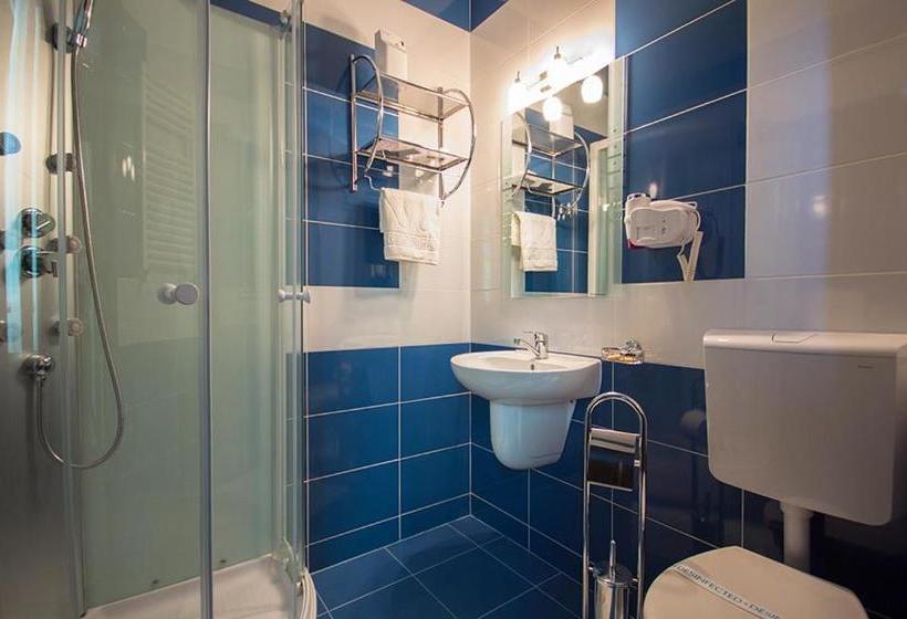 پانسیون Vila Class